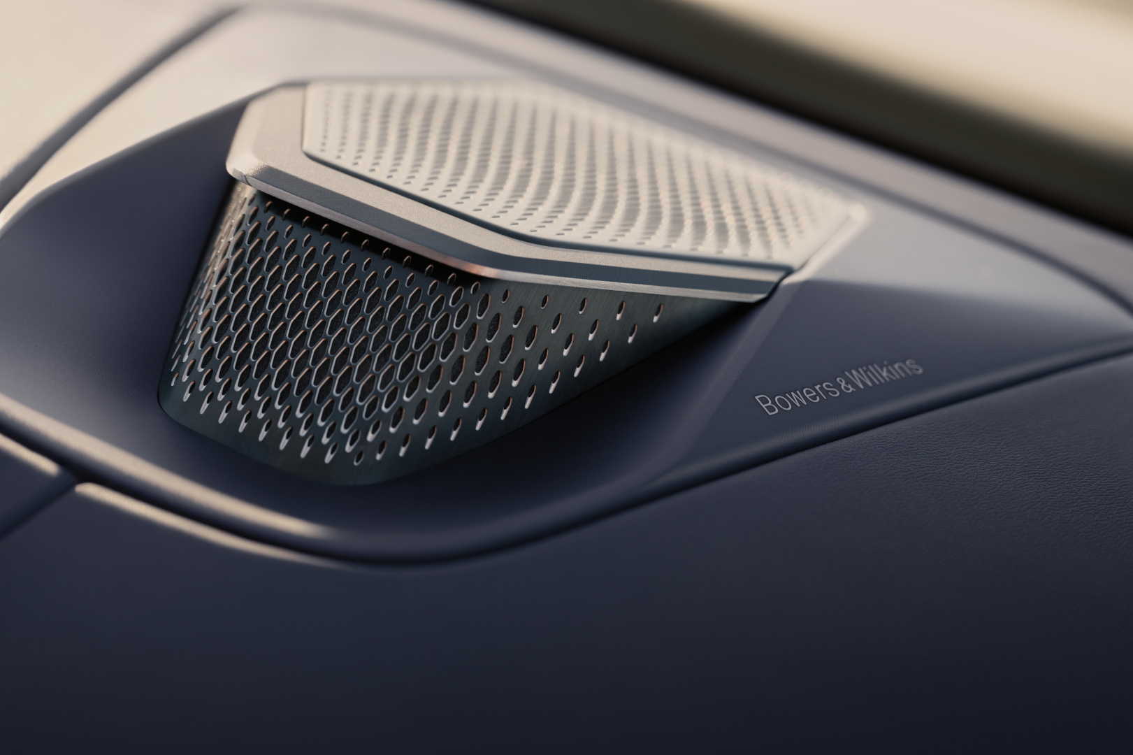SMALL_Aston Martin Vantage Roadster_23